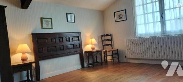 EXCLUSIVITE LMBS. IDEAL FAMILLE NOMBREUSE! Dans le bourg de Périgné proche écoles et commerces ...