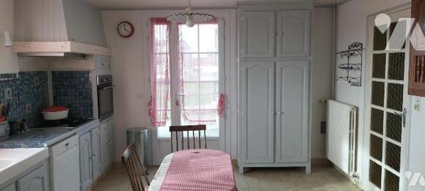 EXCLUSIVITE LMBS. IDEAL FAMILLE NOMBREUSE! Dans le bourg de Périgné proche écoles et commerces ...