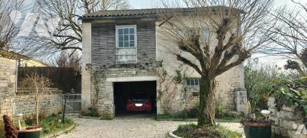 EXCLUSIVITE LMBS. IDEAL FAMILLE NOMBREUSE! Dans le bourg de Périgné proche écoles et commerces ...