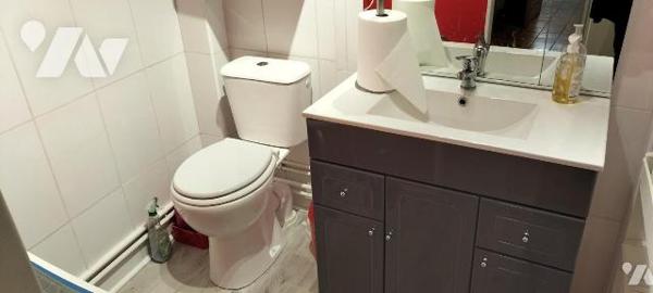 EXCLUSIVITE LMBS. IDEAL FAMILLE NOMBREUSE! Dans le bourg de Périgné proche écoles et commerces ...