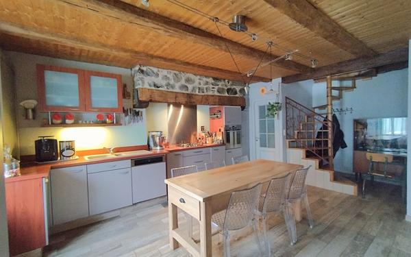 Maison à louer    4 pièces •  Laguiole