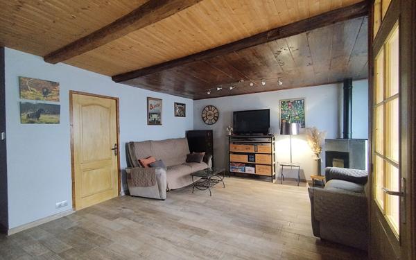 Maison à louer    4 pièces •  Laguiole