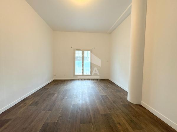 A LOUER 04100 MANOSQUE CENTRE VILLE - BUREAU D'ENVIRON 12M²