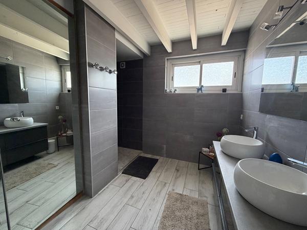 Maison Maison T6 de 170m² au centre de Bègles avec garage double sur une parcelle de 550m² 200 m²
