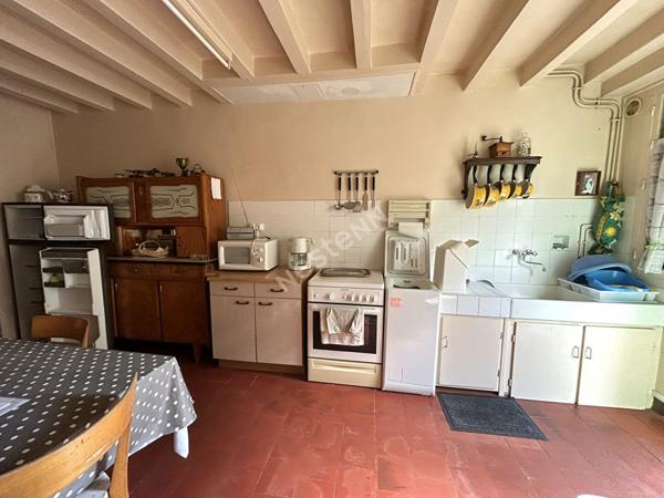 MAISON DE VILLE 2 CHAMBRES AVEC DEPENDANCES ET TERRAIN A BAGNEUX (INDRE 36)