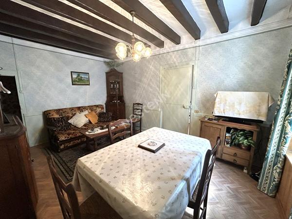 MAISON DE VILLE 2 CHAMBRES AVEC DEPENDANCES ET TERRAIN A BAGNEUX (INDRE 36)