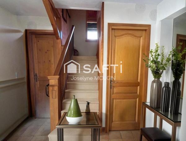 Maison individuelle avec jardin, dépendances , garage.