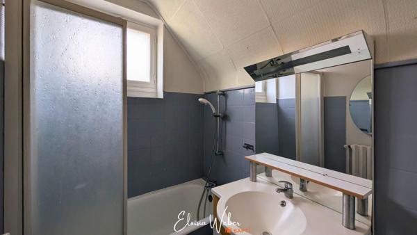 Charmante et lumineuse maison de bourg en impasse.