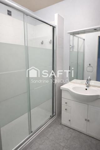 Trois pièces à proximité des commodités