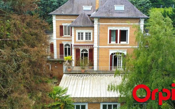 Maison à vendre    16 pièces • 597 m2 Bourgoin-Jallieu