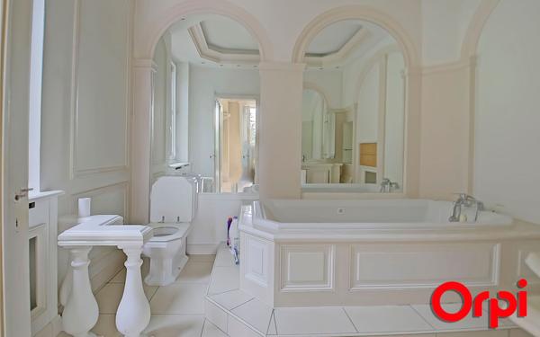 Maison à vendre    16 pièces • 597 m2 Bourgoin-Jallieu