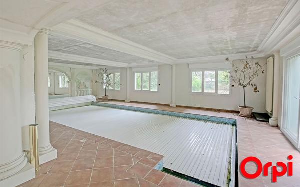 Maison à vendre    16 pièces • 597 m2 Bourgoin-Jallieu