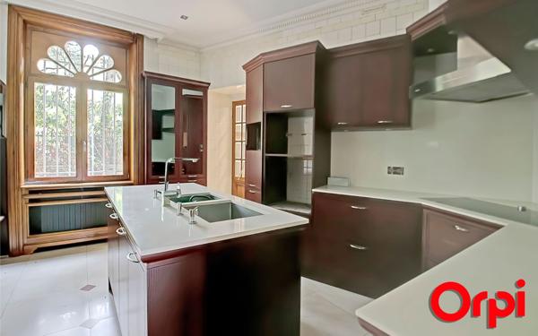 Maison à vendre    16 pièces • 597 m2 Bourgoin-Jallieu