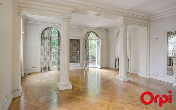 Maison à vendre    16 pièces • 597 m2 Bourgoin-Jallieu