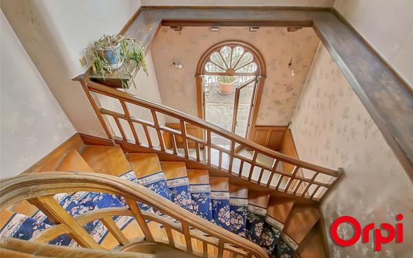 Maison à vendre    16 pièces • 597 m2 Bourgoin-Jallieu