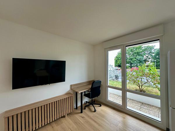 Superbe Appartement Rez-de-Jardin Meublé à Orléans, Idéalement Situé, Entièrement Rénové