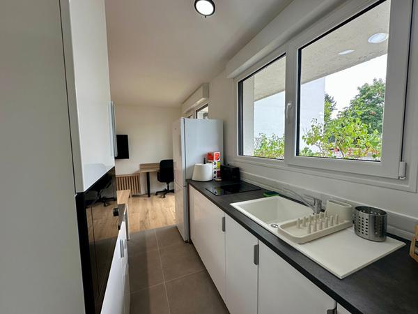 Superbe Appartement Rez-de-Jardin Meublé à Orléans, Idéalement Situé, Entièrement Rénové