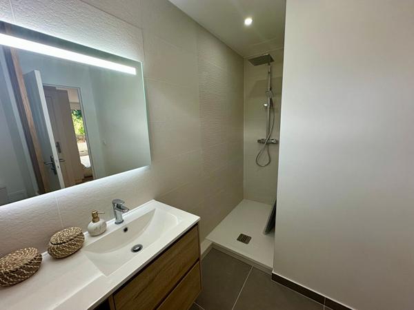 Superbe Appartement Rez-de-Jardin Meublé à Orléans, Idéalement Situé, Entièrement Rénové