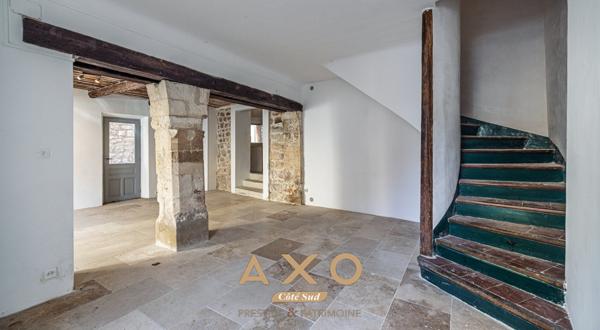 VENTABREN - CENTRE VILLE HISTORIQUE - MAISON DE VILLE - T5 - 140 M2 - 465 000€