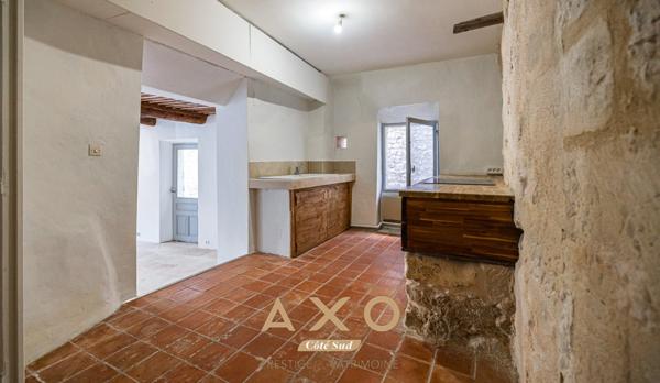 VENTABREN - CENTRE VILLE HISTORIQUE - MAISON DE VILLE - T5 - 140 M2 - 465 000€