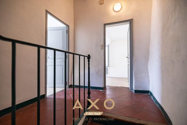 VENTABREN - CENTRE VILLE HISTORIQUE - MAISON DE VILLE - T5 - 140 M2 - 465 000€