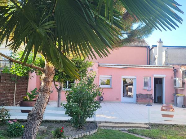 REIMS - MAISON DE VILLE climatisée avec JARDIN, GARAGE DOUBLE, CAVE et DEPANDANCE