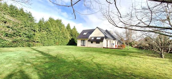 Fouesnant, maison d'architecte de 170 m² sur un jardin paysagé de 3000 m² !