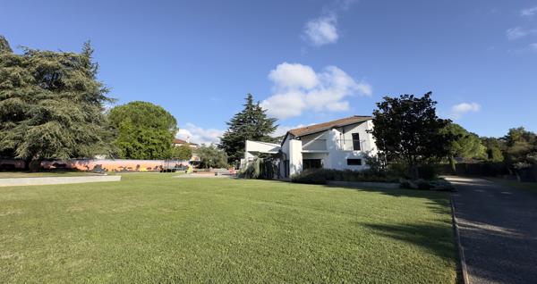 ST CYR AU MT D'OR - Maison d'architecte de 353m2 sur 3000m2 de terrain