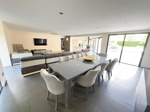 ST CYR AU MT D'OR - Maison d'architecte de 353m2 sur 3000m2 de terrain