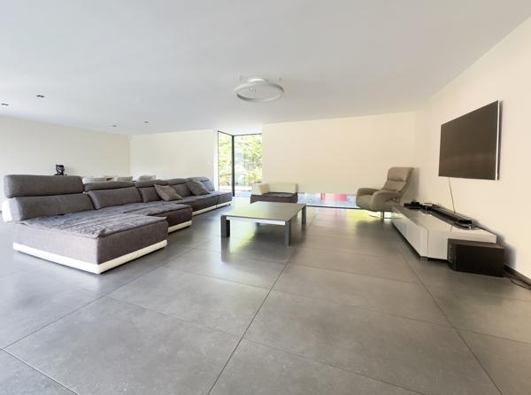 ST CYR AU MT D'OR - Maison d'architecte de 353m2 sur 3000m2 de terrain