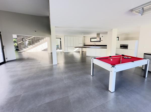 ST CYR AU MT D'OR - Maison d'architecte de 353m2 sur 3000m2 de terrain