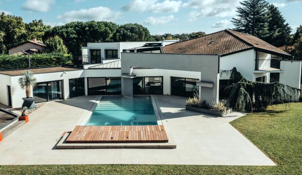 ST CYR AU MT D'OR - Maison d'architecte de 353m2 sur 3000m2 de terrain