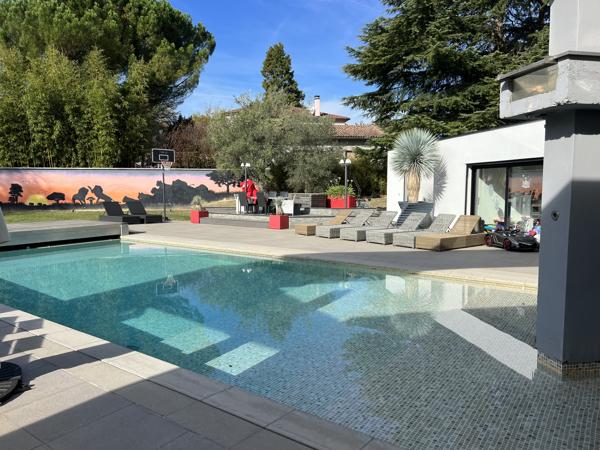 ST CYR AU MT D'OR - Maison d'architecte de 353m2 sur 3000m2 de terrain