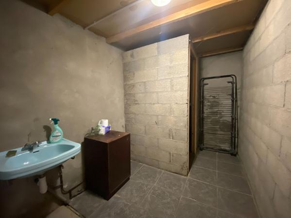 Entrepôt / local de stockage - Les Ponts De Ce -168m2