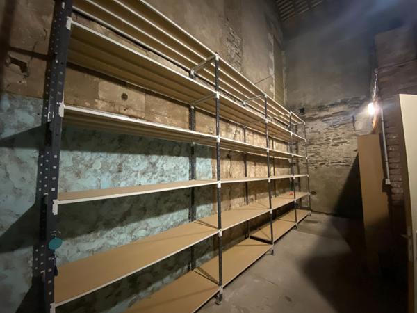 Entrepôt / local de stockage - Les Ponts De Ce -168m2