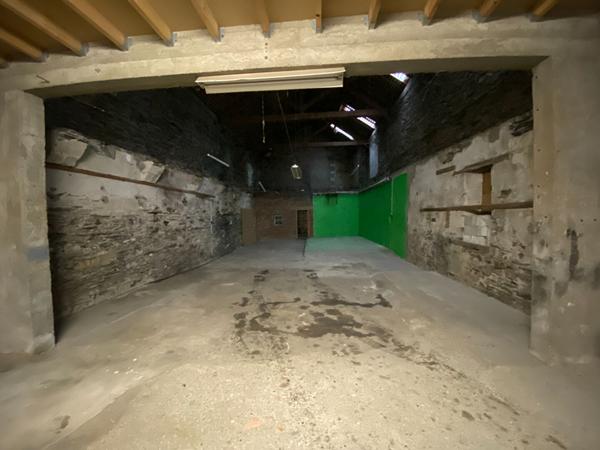 Entrepôt / local de stockage - Les Ponts De Ce -168m2