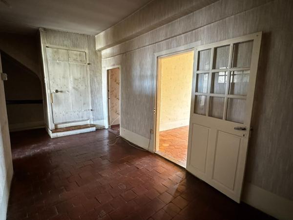 Immeuble avec locataire en place + gros potentiel