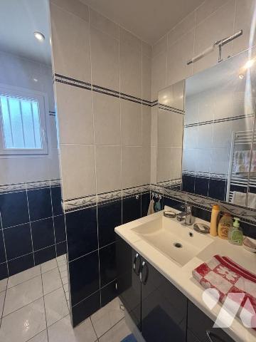 SECTEUR MOUEN - MAISON D'HABITATION DE PLAIN-PIED AVEC JARDIN