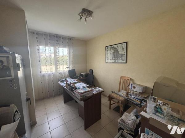 SECTEUR MOUEN - MAISON D'HABITATION DE PLAIN-PIED AVEC JARDIN