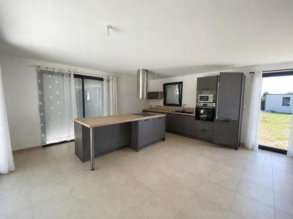 MAISON CLIMATISEE DE PLAIN PIED 2 CHAMBRES  AVEC GARAGE ATTENANT