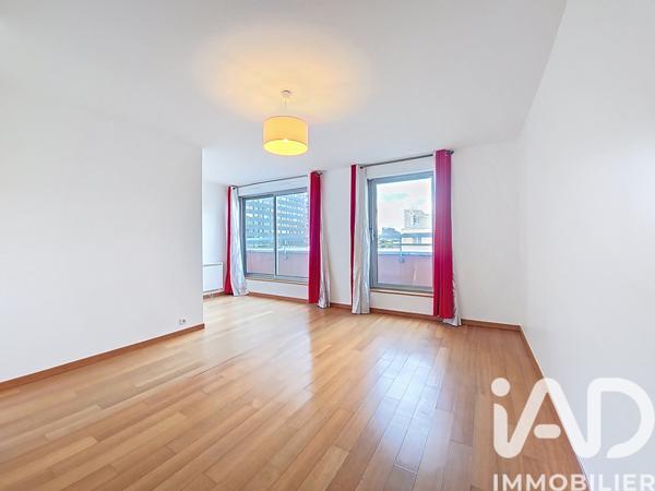 Location appartement 4 pièces 83 m² Courbevoie
