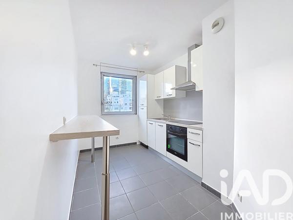Location appartement 4 pièces 83 m² Courbevoie