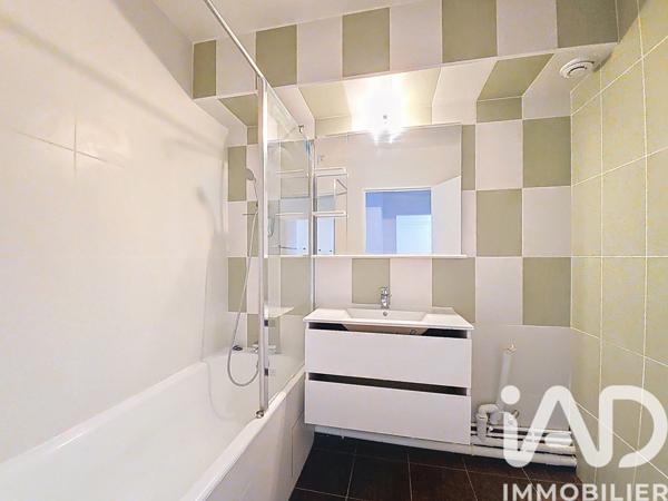 Location appartement 4 pièces 83 m² Courbevoie