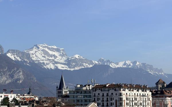 Appartement à vendre    2 pièces • 48 m2 Annecy