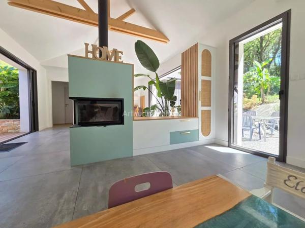 Vente                                                      Maison
                        
                     7 pièces                      161 m2                     à Grand-Champ