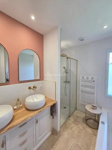 Vente                                                      Maison
                        
                     7 pièces                      161 m2                     à Grand-Champ
