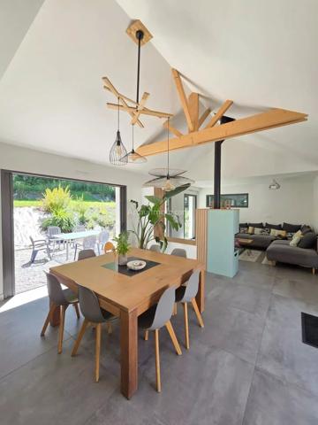 Vente                                                      Maison
                        
                     7 pièces                      161 m2                     à Grand-Champ