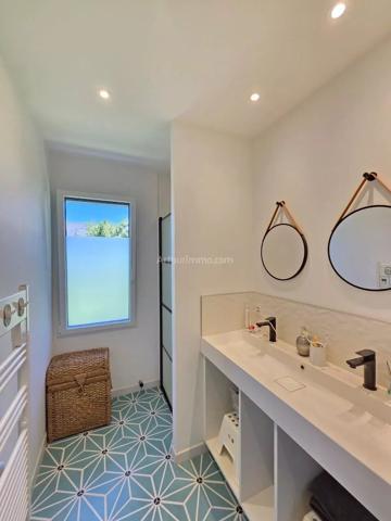 Vente                                                      Maison
                        
                     7 pièces                      161 m2                     à Grand-Champ