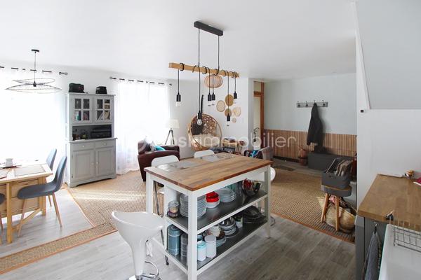 L'Hospitalet du Larzac ( proche de la Cavalerie et de l'A75 ) Laissez-vous séduire par cette magnifique maison en pierre de 86 m², véritable havre de paix situé au cœur de l'authentique plateau du Larzac, entièrement rénovée avec des matériaux de qualité, elle allie à la perfection le cachet de l'ancien  (voûtes, pierres apparentes) et des prestations modernes haut de gamme. Une superbe pièce de vie traversante, baignée de lumière, offrant un accès immédiat à la terrasse et au jardin, une salle d'eau moderne avec WC. A l'étage deux belles chambres qui vous offrent l'expérience unique de dormir sous les voûtes en pierre et un espace bureau complète ce niveau. LES + DE LA MAISON : Isolation complète et performante : DPE classé C, climatisation réversible, huisseries double vitrage, grande cave garage, à deux pas de l'école et proche des commerces et de l'A75 (Millau à 15 min, Montpellier à moins d'une heure) Contact Guy Jayet au 0611566624