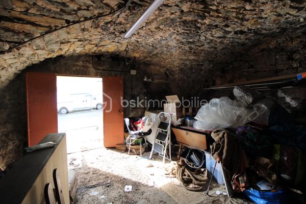 L'Hospitalet du Larzac ( proche de la Cavalerie et de l'A75 ) Laissez-vous séduire par cette magnifique maison en pierre de 86 m², véritable havre de paix situé au cœur de l'authentique plateau du Larzac, entièrement rénovée avec des matériaux de qualité, elle allie à la perfection le cachet de l'ancien  (voûtes, pierres apparentes) et des prestations modernes haut de gamme. Une superbe pièce de vie traversante, baignée de lumière, offrant un accès immédiat à la terrasse et au jardin, une salle d'eau moderne avec WC. A l'étage deux belles chambres qui vous offrent l'expérience unique de dormir sous les voûtes en pierre et un espace bureau complète ce niveau. LES + DE LA MAISON : Isolation complète et performante : DPE classé C, climatisation réversible, huisseries double vitrage, grande cave garage, à deux pas de l'école et proche des commerces et de l'A75 (Millau à 15 min, Montpellier à moins d'une heure) Contact Guy Jayet au 0611566624